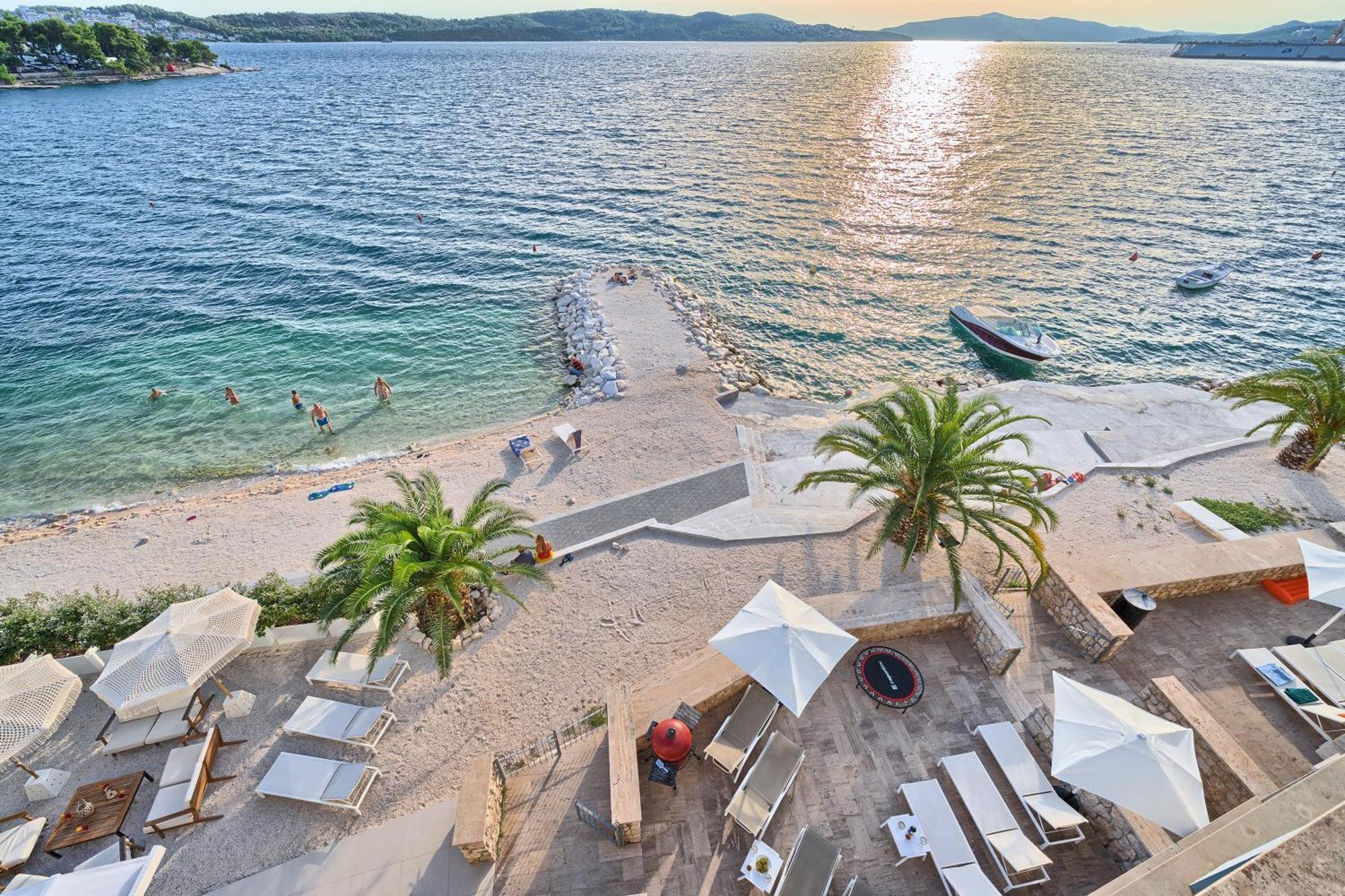Livingstone Beach House โตรกีร์ ภายนอก รูปภาพ
